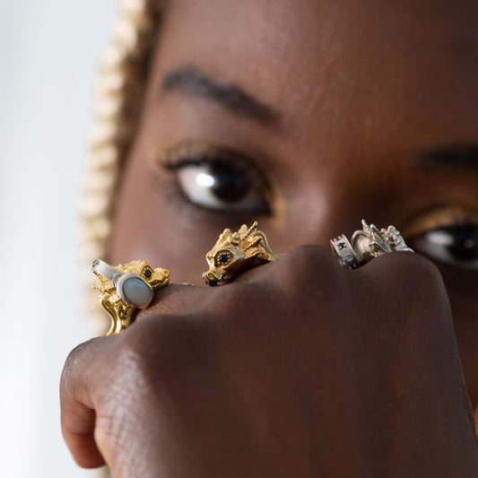 La Dragonne Mini Music Ring White Opal & Silver Headphones