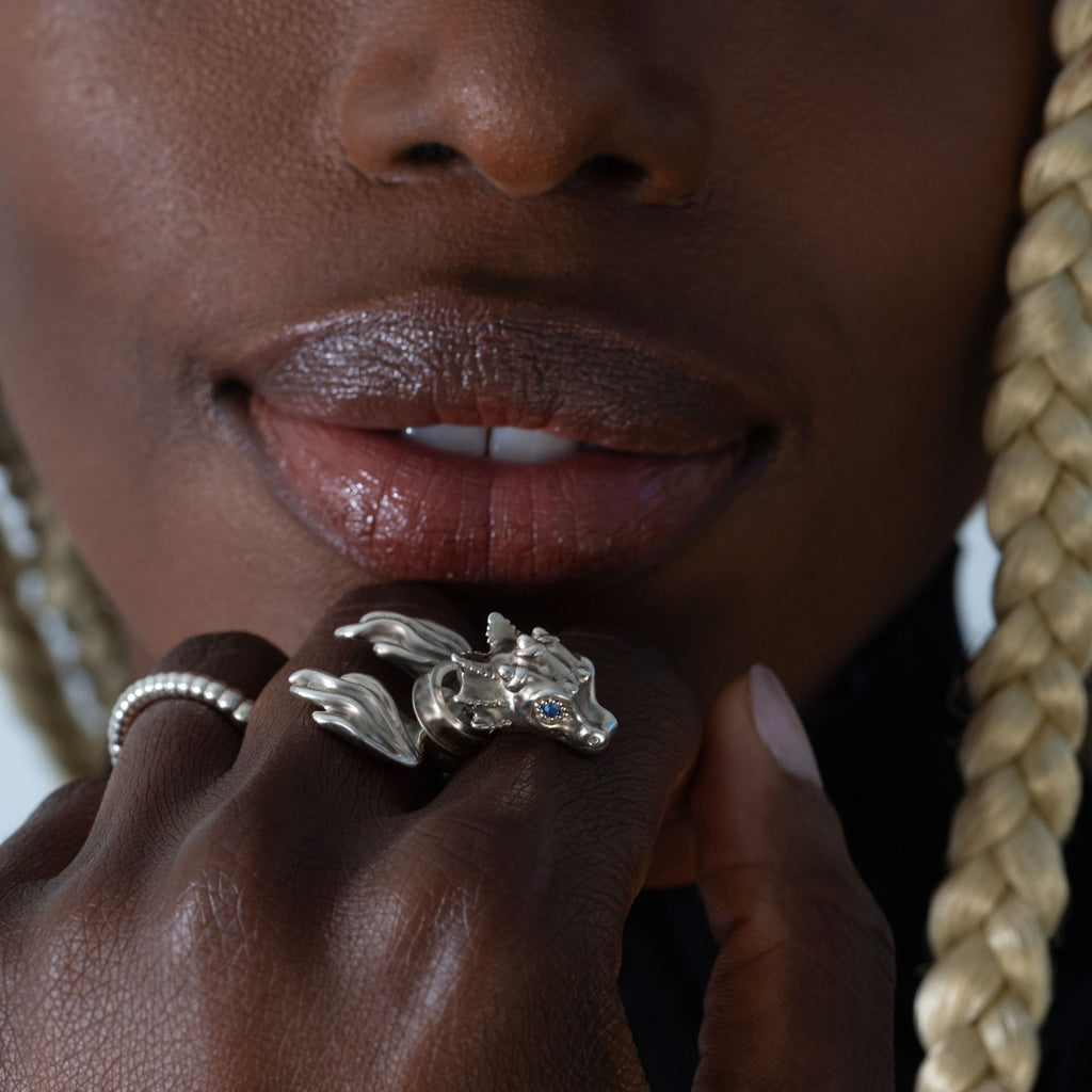 La Dragonne Long Ring / Silver & Plain Collar